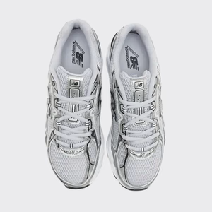 New Balance 740 Shoes