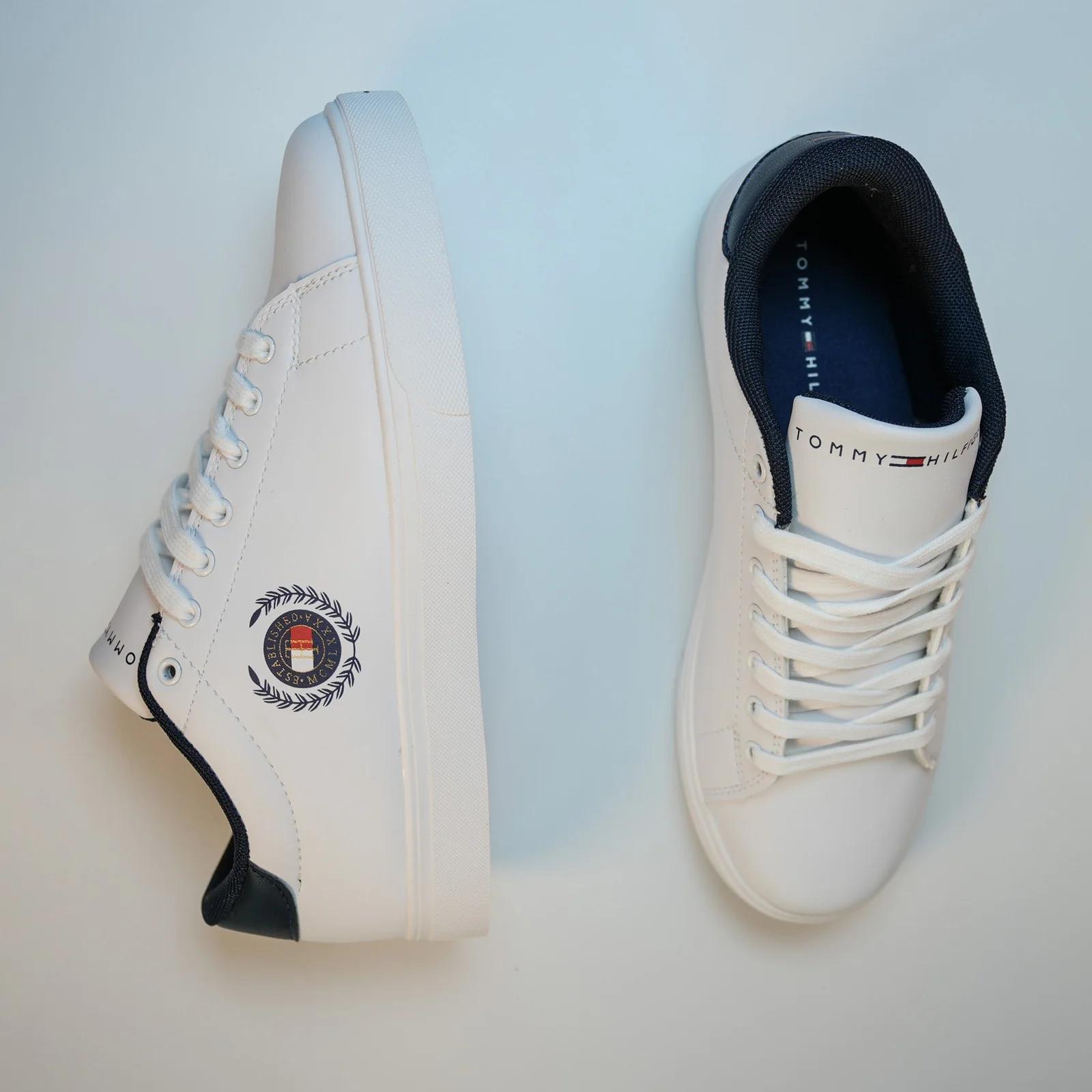 Tommy Hilfiger Men's White Sneakers with Navy Crest GS127