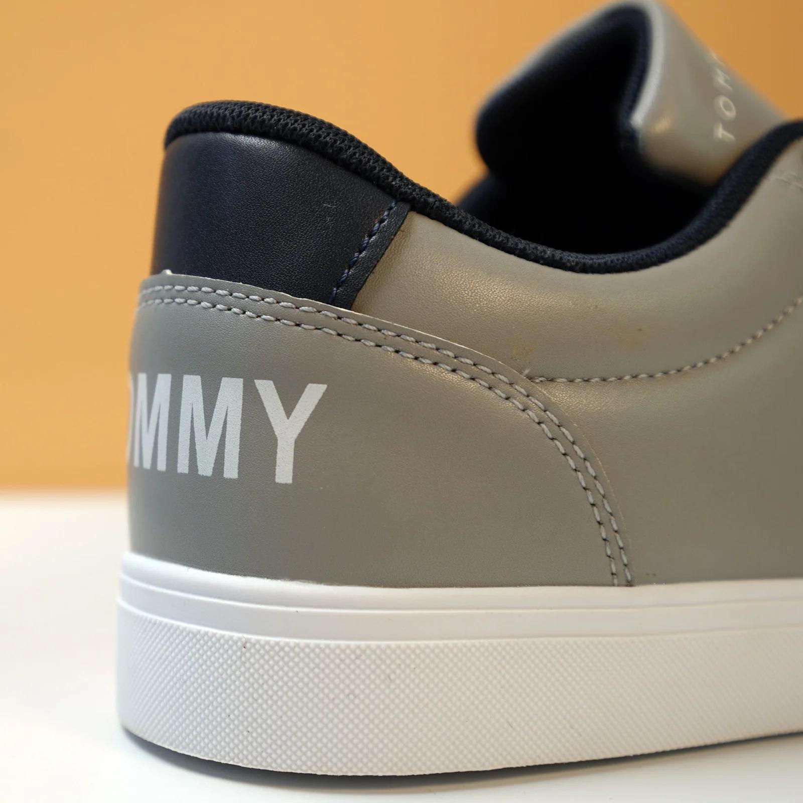 Tommy Hilfiger Men's Grey Leather Sneakers GS125